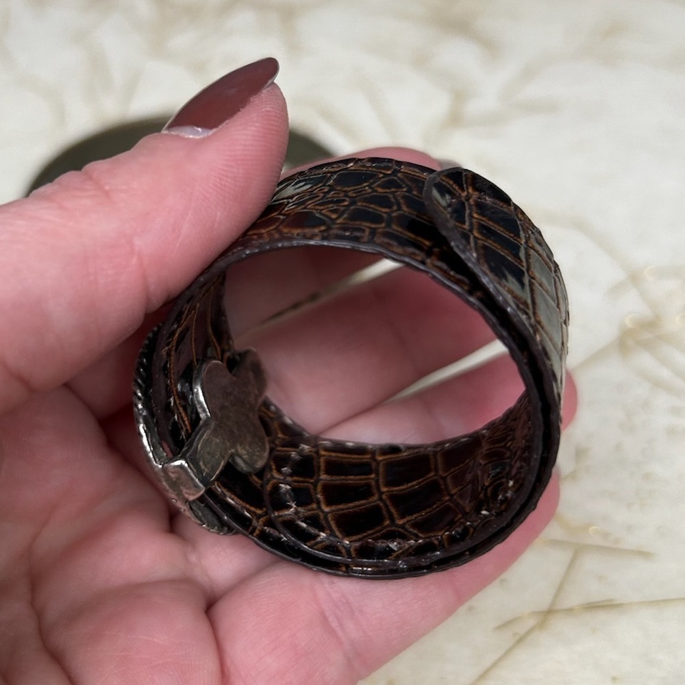 Set of Two Leather Bracelets with Star and Giraffe Print Design Western Texas - Picture 5 of 10